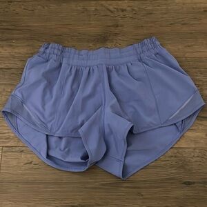 LULULEMON HOTTY HOT LOW RISE SHORT 2.5” SHORT - COLOR: WILD INDIGO